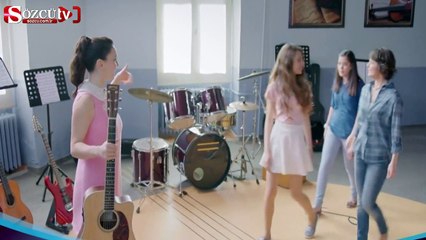 Kız gibi şarkı yaptı