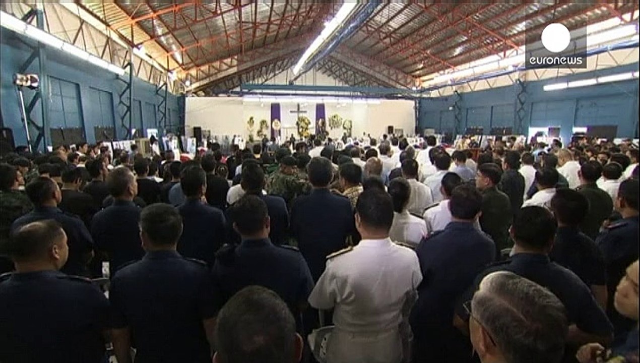 "Je sais ce que vous ressentez", le président philippin aux côtés des familles de 44 policiers tués