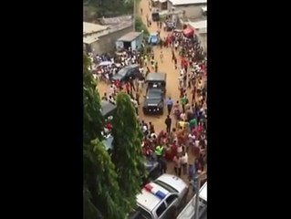 Jeune fille accusée de voler un enfant à Abidjan-036