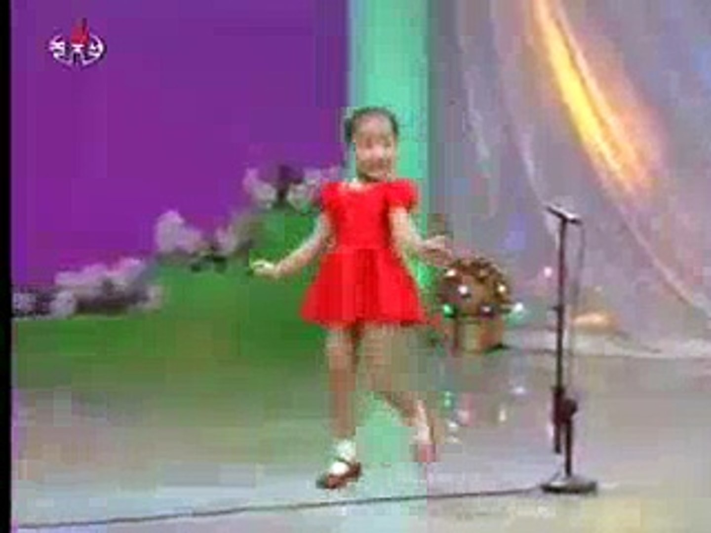 ⁣Chinese Song Sing Bye Cute Girl Wonderful(funny video)
