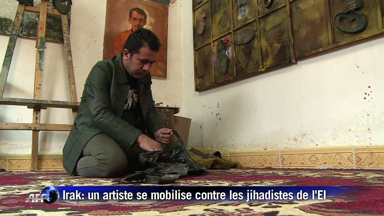 Avec des chaussures, un artiste "casse l'image" des jihadistes