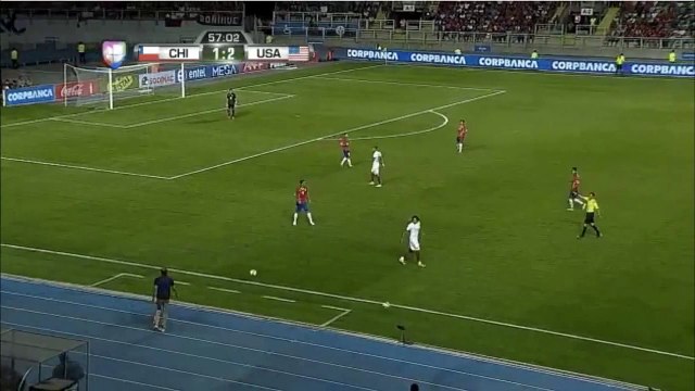 Klinsmann domina duas bolas ao mesmo tempo... de calcanhar!