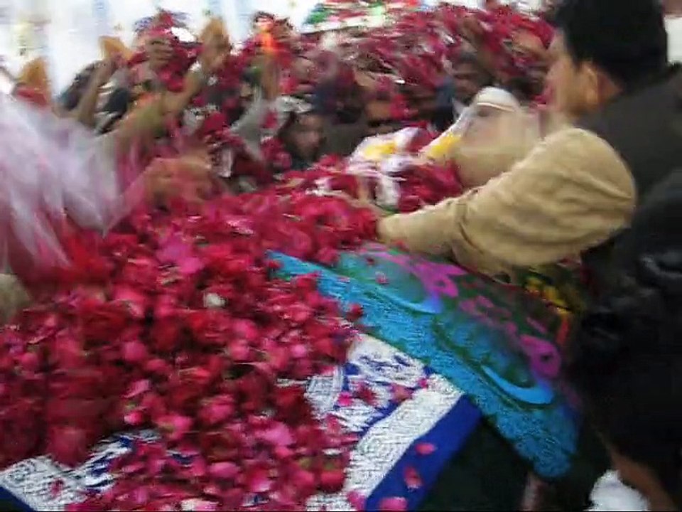 URS MUBARAK QALANDAR BABA AULIA 27 JANUARY 2015 DUA & CHAADER.