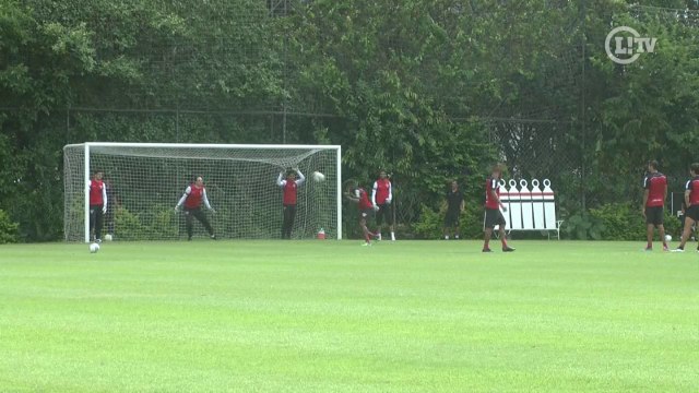 Michel Bastos tenta de todo jeito, mas não vaza Ceni