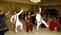 Bhangra (Beautiful Punjabi Folk Dance) Performed by Sharma Family at Babbu's wedding.3gp