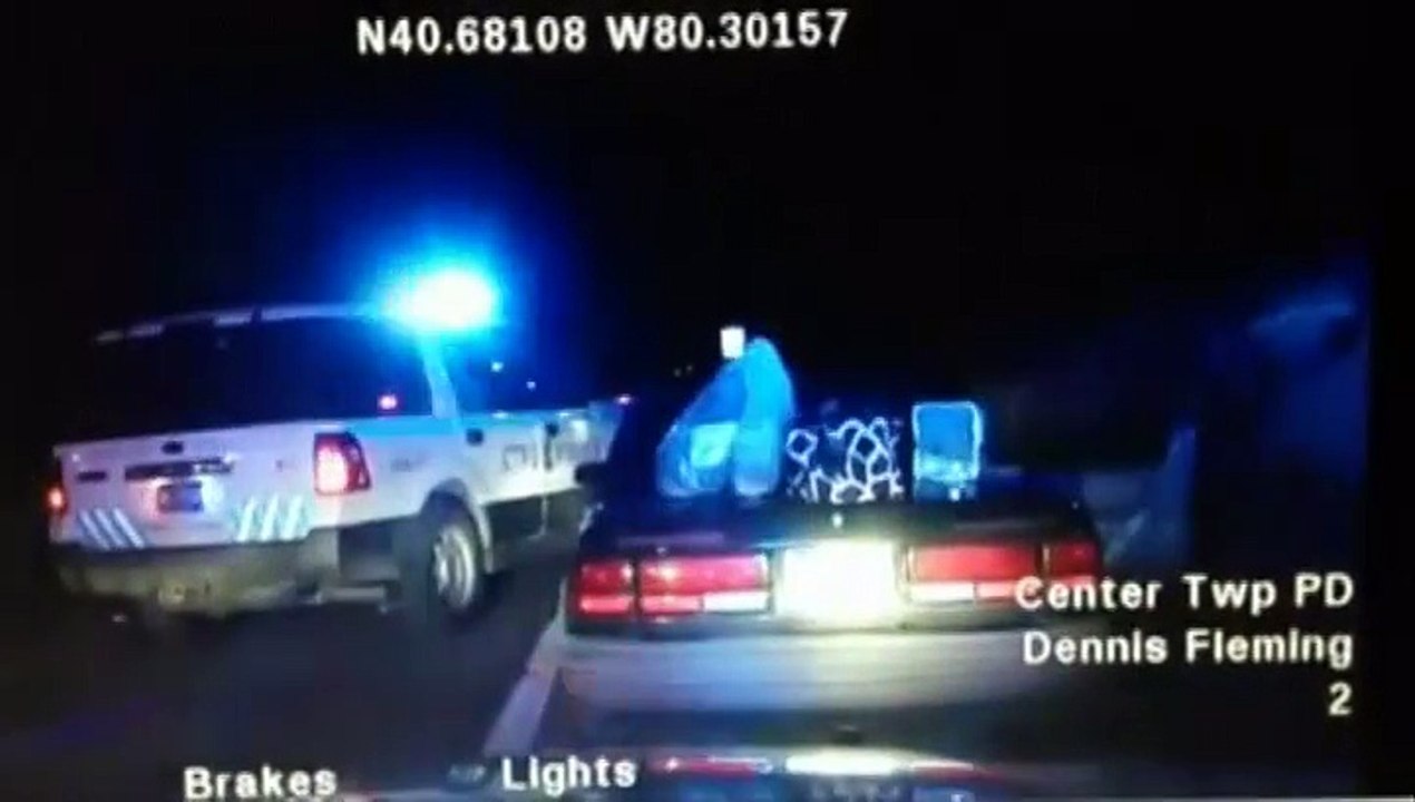 Menottée, elle s'enfuit au volant de la voiture de police à 130 km/h