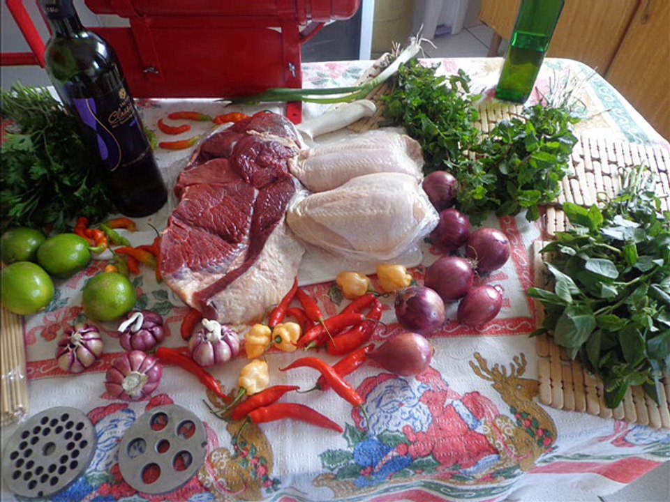 APRENDA A FAZER EMBUTIDOS DEFUMADOS COMO LINGUIÇAS E SALAMES adorolinguicacaseira@hotmail.com  MAQUINA PARA EMBUTIR.