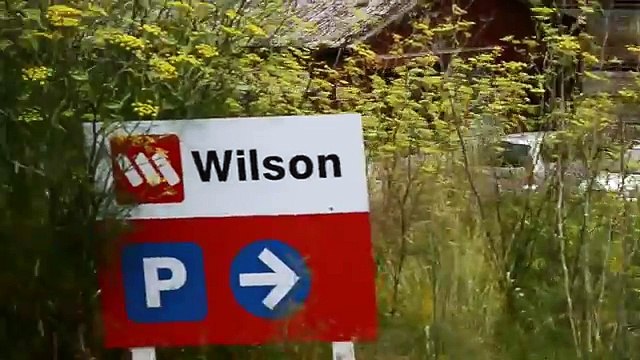 Deux personnes masquées et armées poursuivent un groupe d'étudiants !