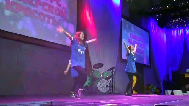 Анна Крупикова (ФК Динамо) танцует