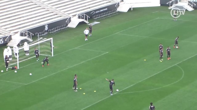 Dupla Guerrero e Romero se destaca em treino com belos gols