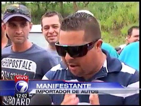 Policía antimotines interviene en bloqueo y restablece paso por el cruce de Grecia