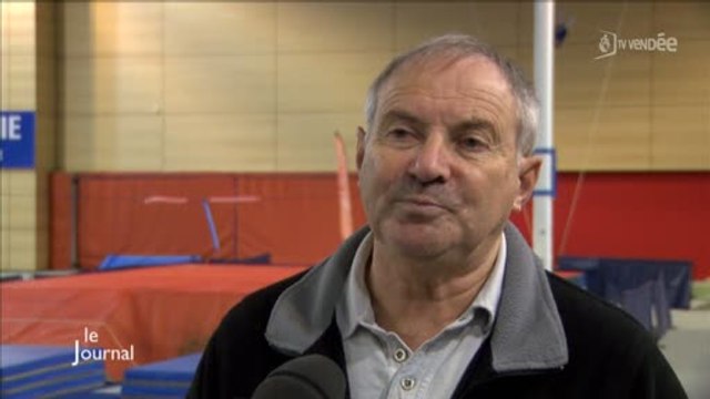 Les jeunes vendéens s'initient au saut à la perche