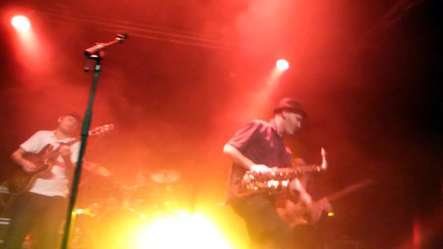 omar perry backed by dub akom et Guillaume Stepper Briard Ska ta fright (live)