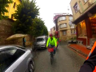 Yağmurlu bisiklet turu