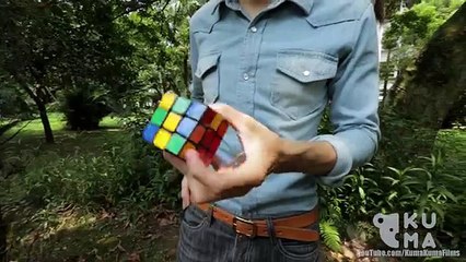 Ce jeune homme est le maître du Rubik's Cube !