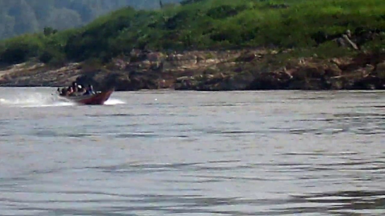 speed boat sur le Mékong