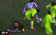 Arda Turan Lanza su Bota al juez de linea Atletico Madrid vs Barcelona 2015