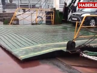 Fırtına Nedeniyle Feribot Seferleri Güçlükle Yapılabiliyor
