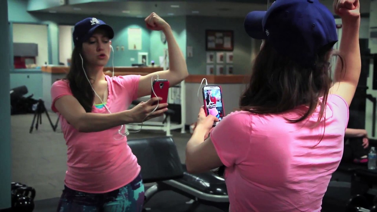 Pub bien fun pour une salle de sport, "Venez pour la muscu, restez pour le Wifi"