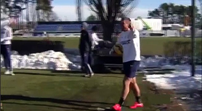 Lukas Podolski Amazing Nutmeg to Zdravko Kuzmanovic Internazionale Milan