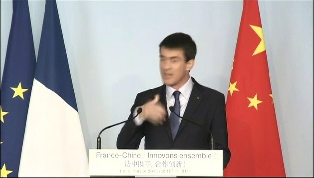 Valls achève sa visite en Chine avec un bienvenue en France en chinois