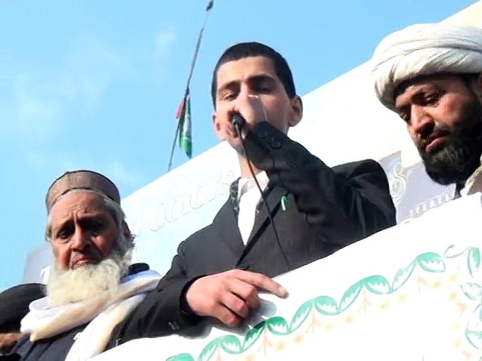 Murtaza Komail reciting the verses of holy quran at allma iqbal chock sialkot on raily