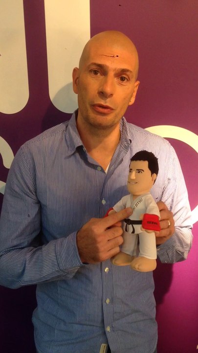 Le Chanteur Akhenaton du Groupe IAM soutien Meghanora et là Poupluche du Coeur Vincent Parisi.