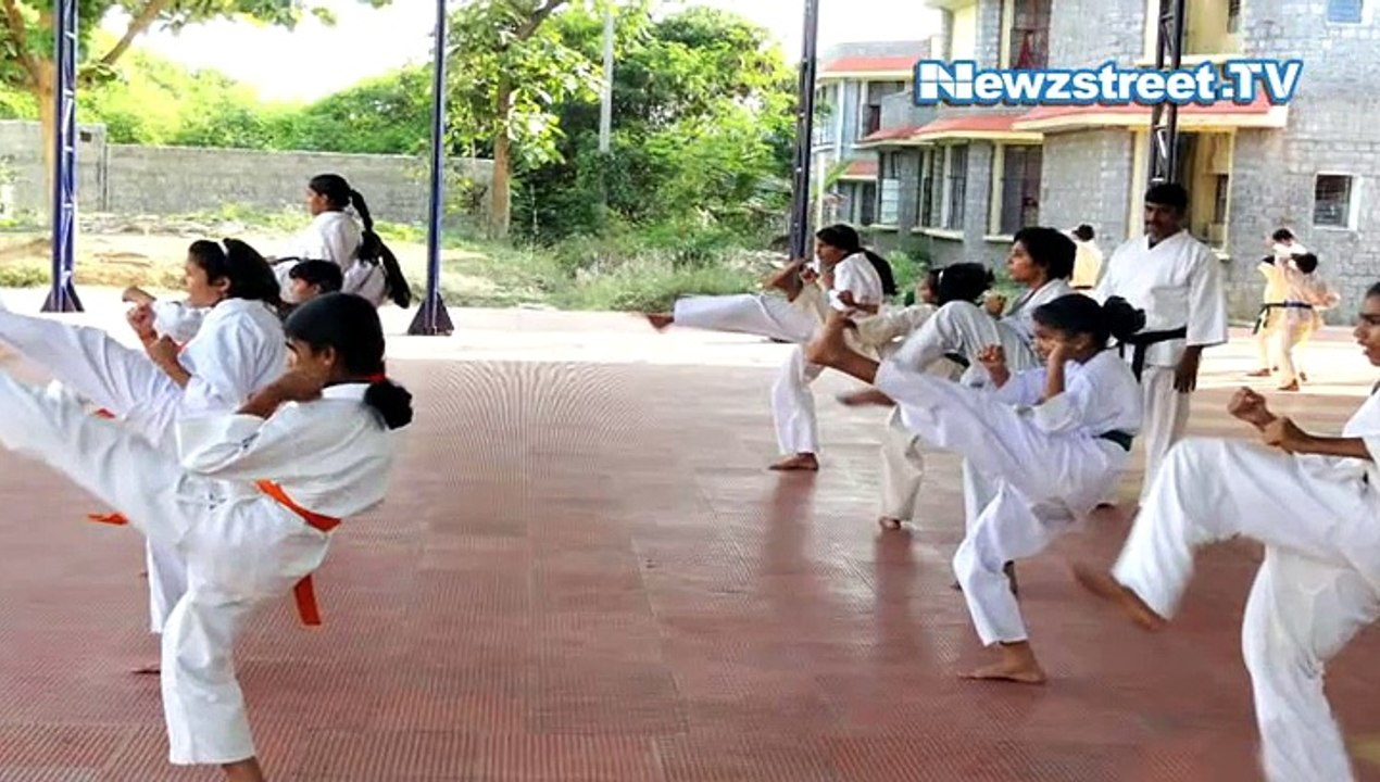 Akshay trains martial arts to visually impaired girls video Dailymotion