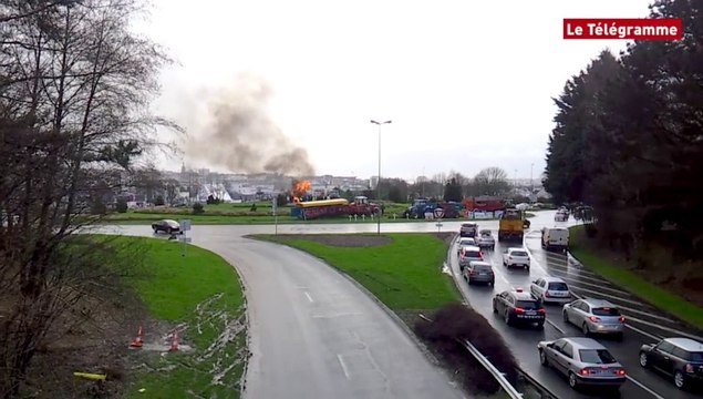 Brest. Barrage filtrant des agriculteurs au rond-point de Pen ar Chleuz