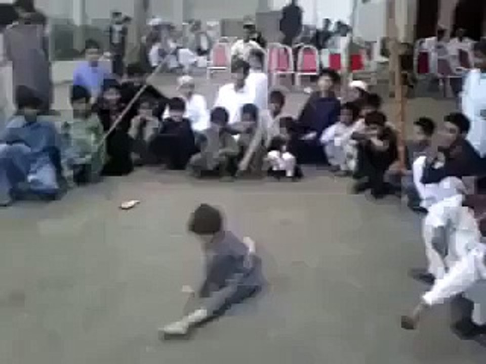 ایک چھوٹے بچے کے کمالات ،،،،مزہ آئے تو شیئر ضرو...