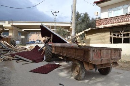 Lodos Bursa'da Çatı Uçurdu, Ağaç Devirdi (3)