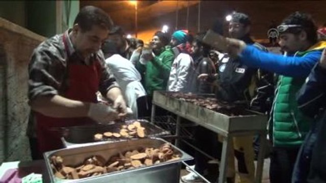 Meşaleli ve Havai Fişekli Kayak Gösterisi