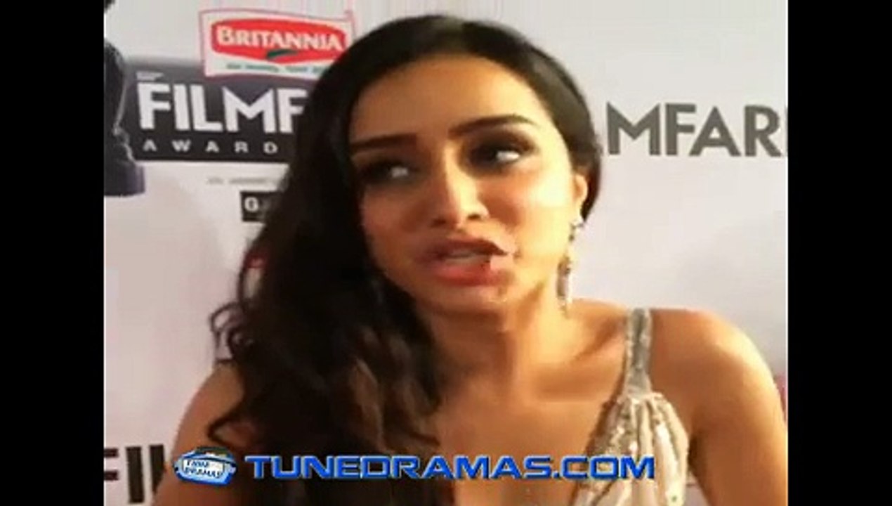 Shraddha Kapoor on Red Carpet of 60th ‪Britannia Filmfare Awards‬ 2015