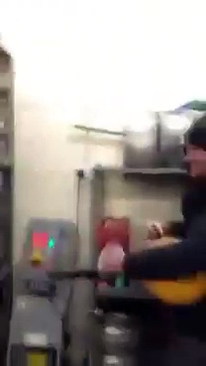 10475510_753619694715014_1277680105_n.mp4