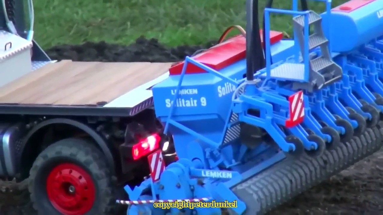 UNIMOG MIT SOLITÄR SAATMASCHIENE