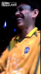 Bir Değişik Gülen Adam