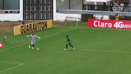 Homem de gelo! Jefferson dá caneta humilhante em adversário