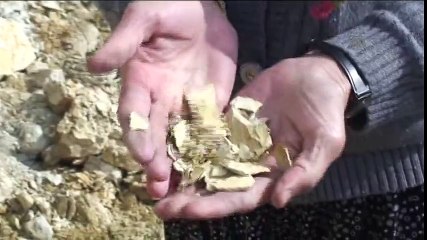 Burada Kadınlar Çerez Gibi Toprak Yiyor
