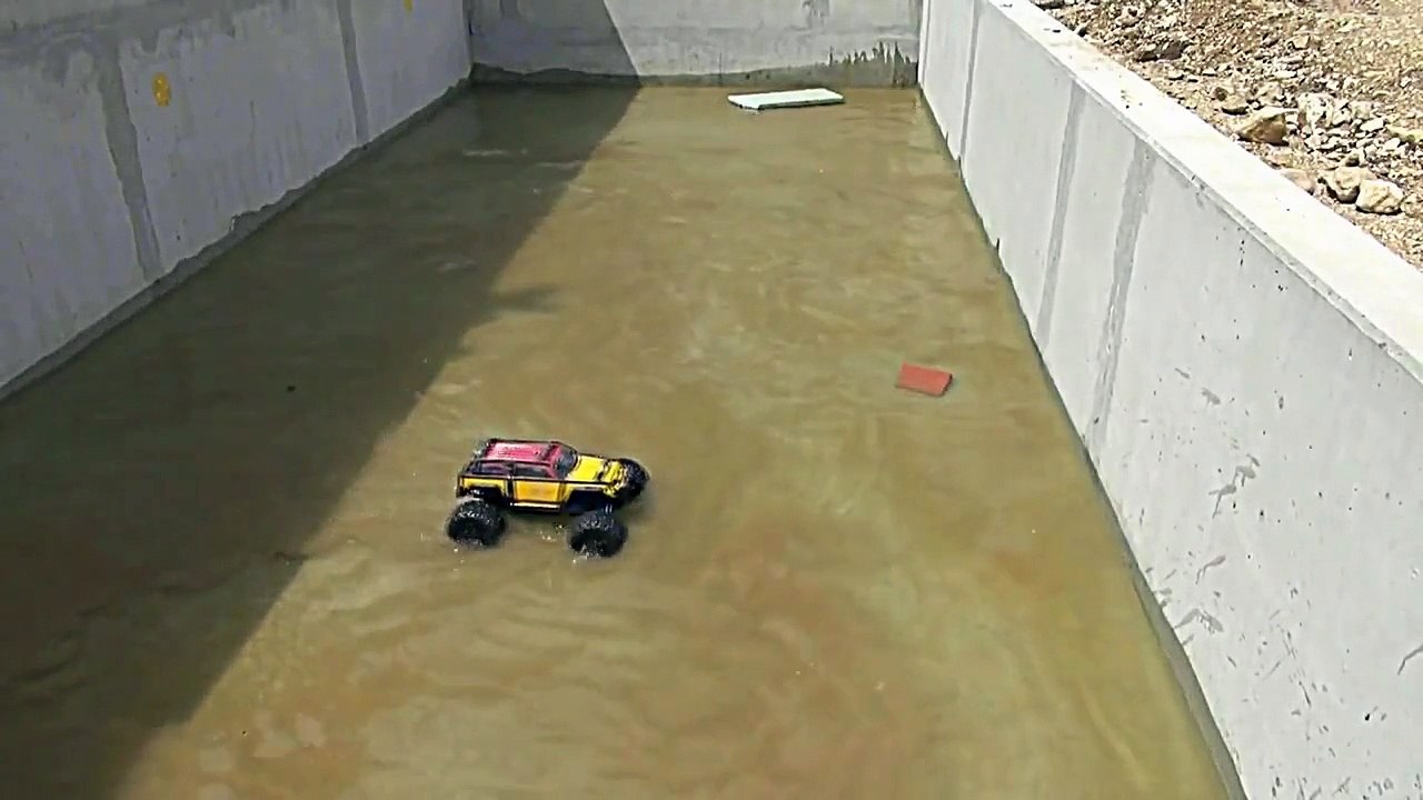 TRAXXAS SUMMIT WATERPROOF CAR WASH