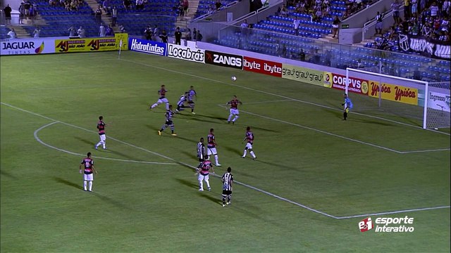 Após cruzamento, Assisinho faz o terceiro para o Vozão