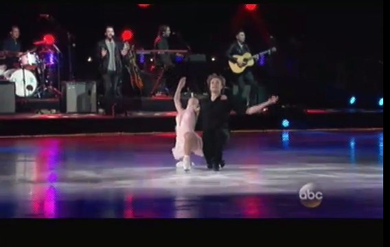 Meryl Davis and Charlie White love on ice- peace and finale