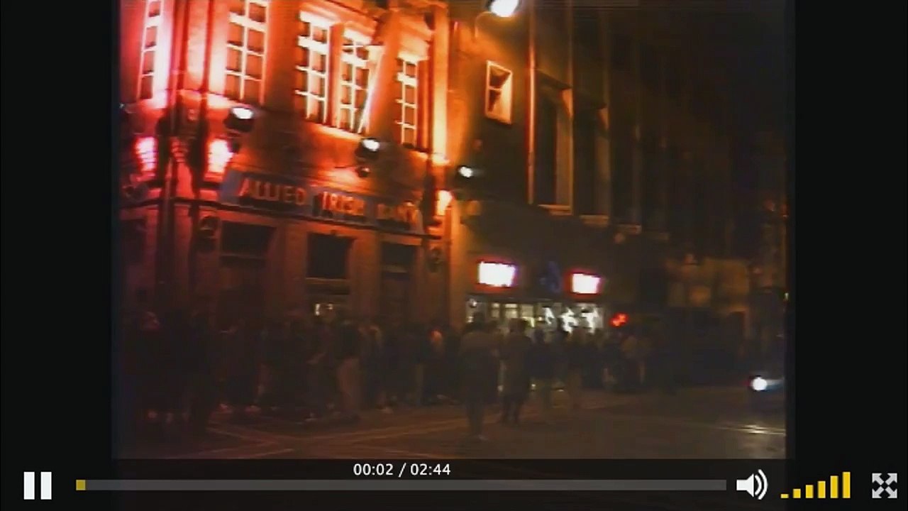 U2 SURPREENDE FAS EM LOJA DE DISCOS EM DUBLIN