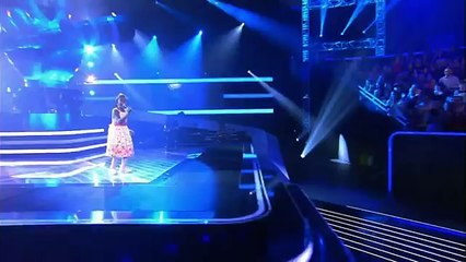 Âgée de 6 ans seulement, lorsqu’elle chante les juges se prosternent devant elle..