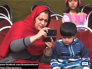 Dunya News - Dogs surprise viewers with their style on ramp in Multan