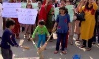Karachi: Protest against Filth in Clifton