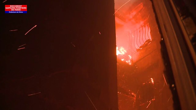 Incendie à Paris : les images impressionnantes des pompiers