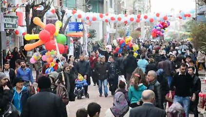 Download Video: Akhisar Alışveriş Festivali Crystals Dans Akademisi Flash Mob Dans Gösterisi