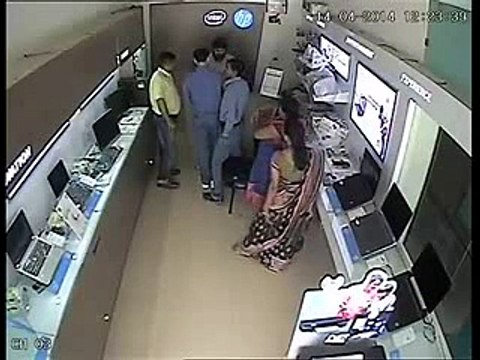 Lady Thief Stealing Laptop Caught In CCTV Footage