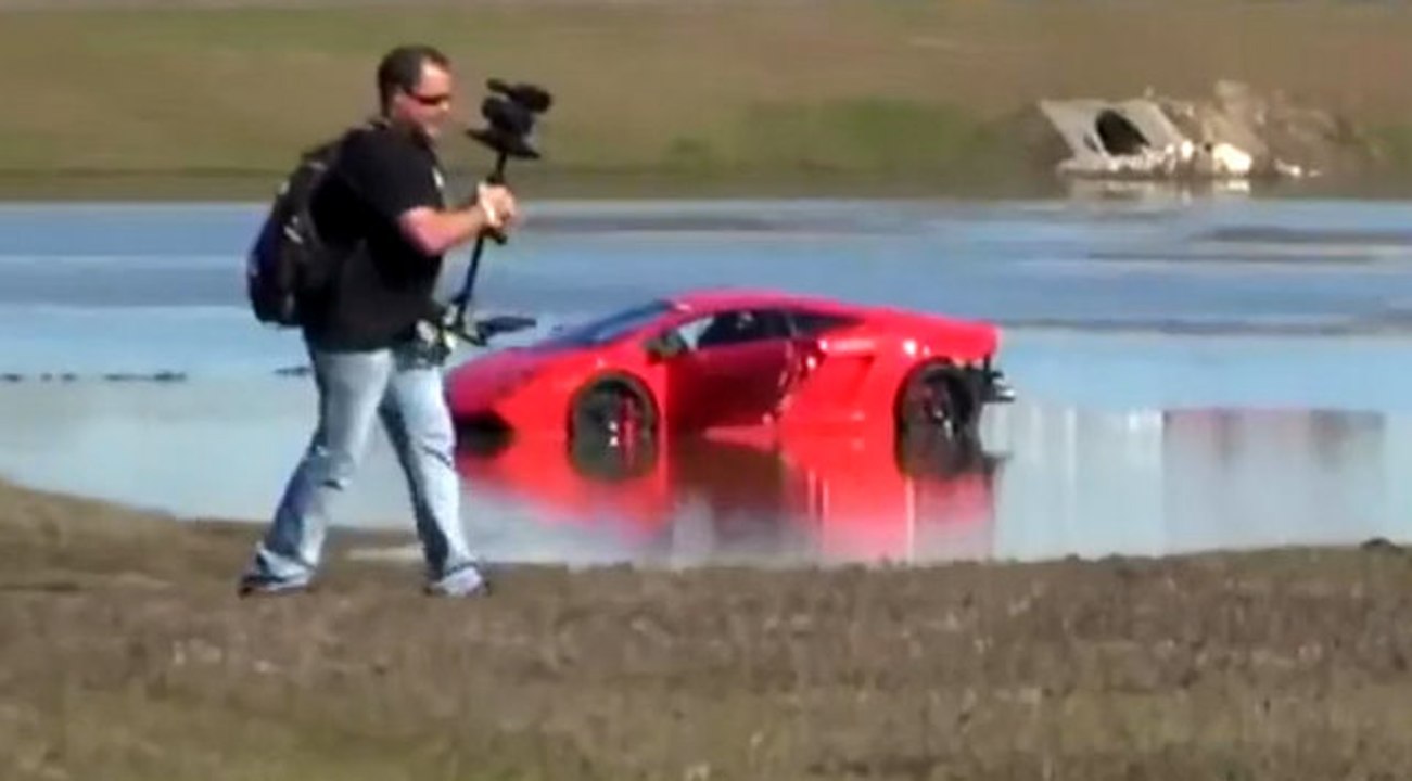 2000 bg Lamborghini gölete uçuyor