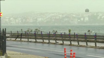 Lodos Sarayburnu Sahilinde Etkili Oluyor